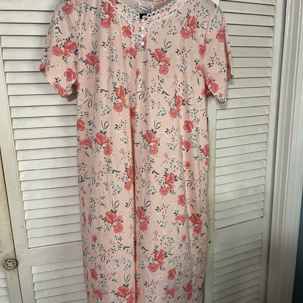SELLING CATHERINE MALANDRINO NIGHTGOWN SIZE LARGE NWT FLORAL COLOR SHORT SLEEVE - Picture 11 of 12